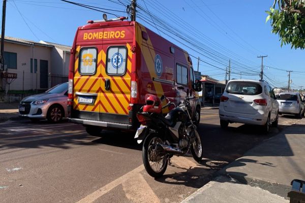 Imagem referente a notícia: Motociclista fica ferida após colisão no Jardim Santa Mariana em Cascavel