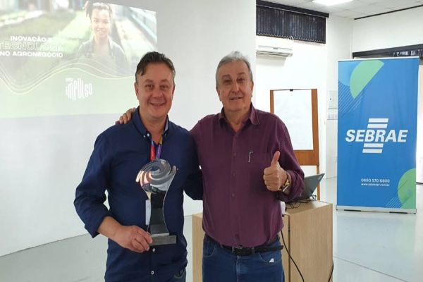Coopavel recebe réplica de troféu que premiou ecossistema do Oeste