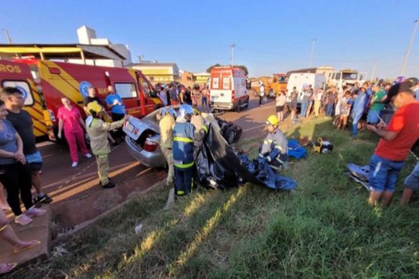 Imagem referente a notícia: Mulher morre e outras duas pessoas ficam feridas após colisão de trânsito na PR-495 em Entre Rios