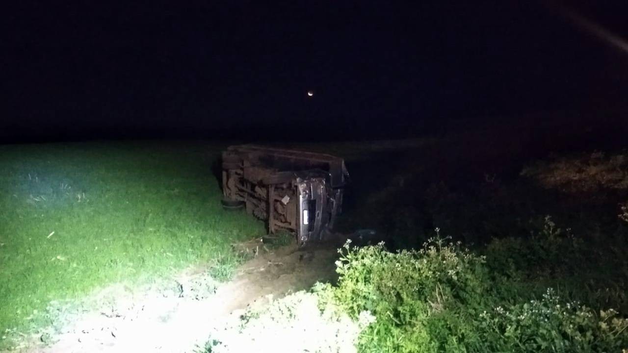 Motorista morre após caminhão capotar na PR-281, em São João e Jorge D’Oeste