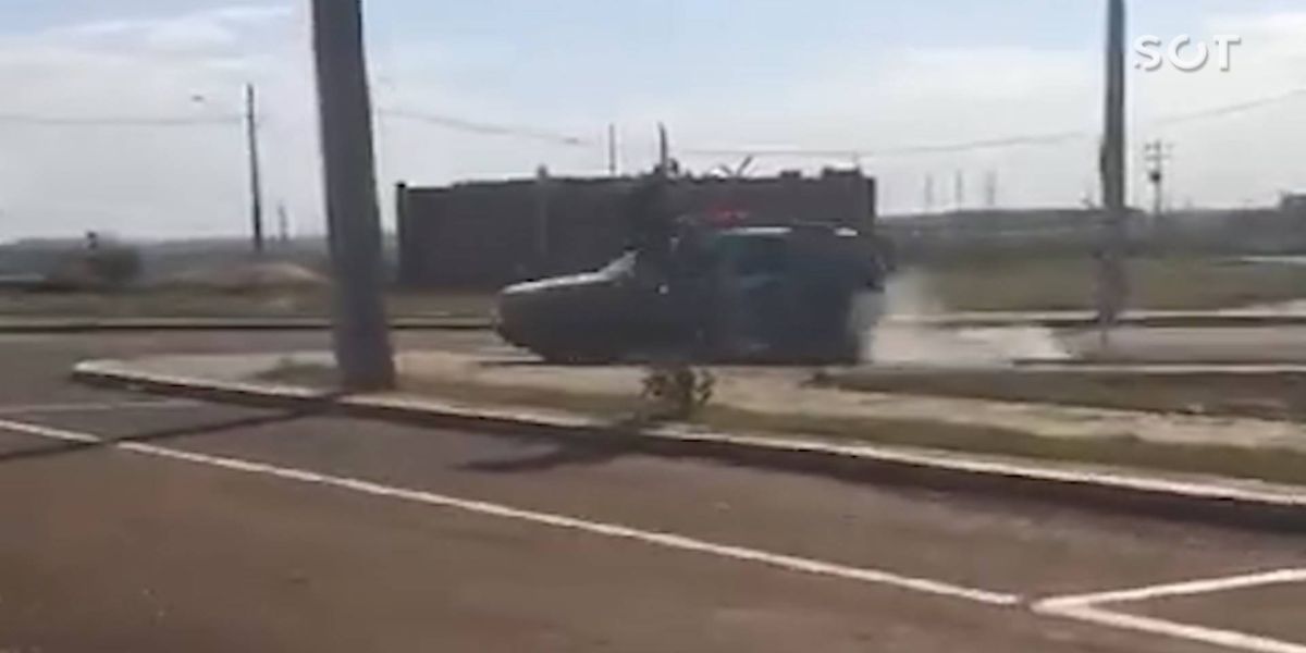 Viatura da Guarda Municipal é flagrada atingindo calçada durante acompanhamento tático em Cascavel
