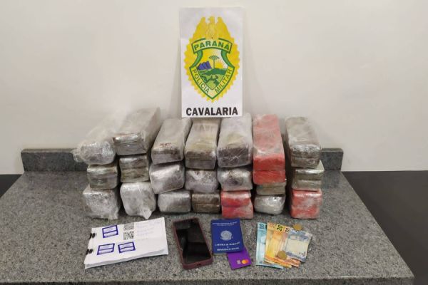 Jovem de 19 anos é detida pela Polícia Militar com 25 kg de maconha na Rodoviária de Cascavel