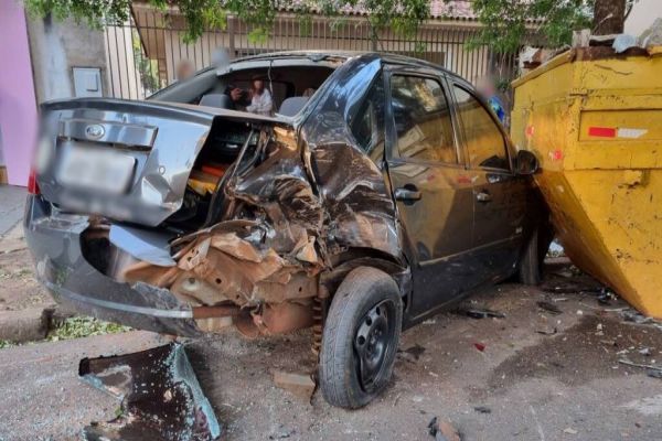 Após colisão, irmão do condutor vai no local para assumir culpa, mas é desmascarado pelos bombeiros