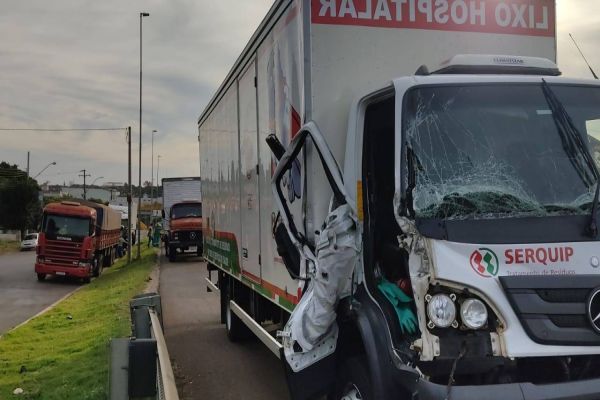 Acidente envolvendo caminhões é registrado na BR-277, em Matelândia