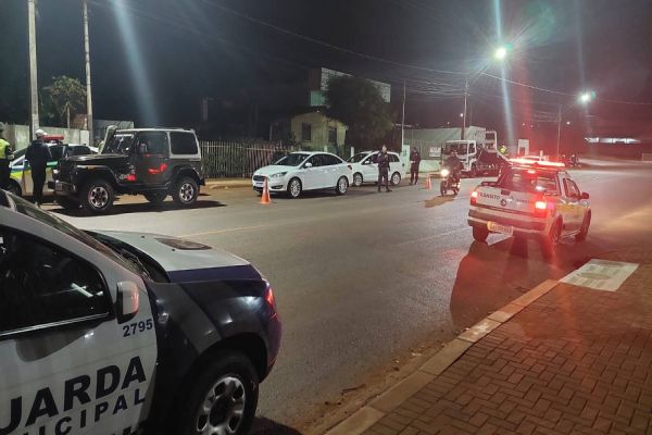 Veículo furtado é recuperado em blitz da Transitar e GM