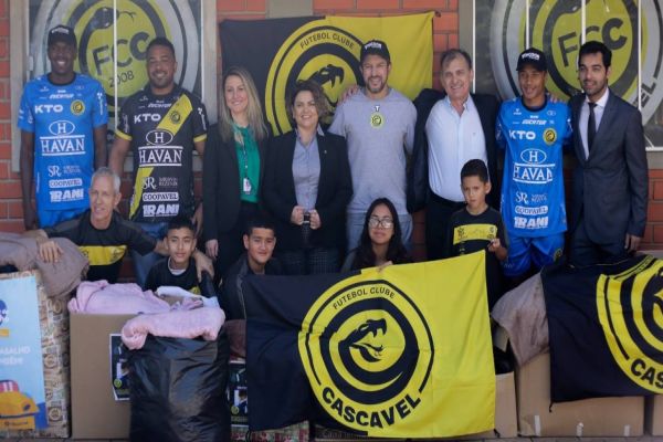 FC Cascavel arrecada mais de 10 mil peças na campanha do agasalho