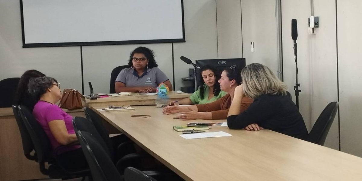 Reunião debate políticas públicas para mulheres em Cascavel