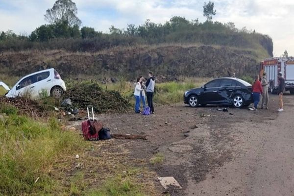 Homem fica ferido após forte colisão de trânsito na PR-180 em Francisco Beltrão