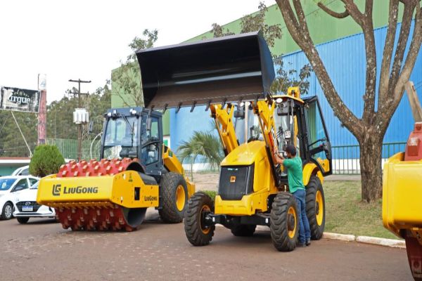 Novos maquinários vão reforçar trabalho de pavimentação das estradas rurais de Cascavel