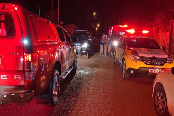 Imagem referente a notícia: Briga de casal termina com homem baleado no Bairro Julieta Bueno em Cascavel