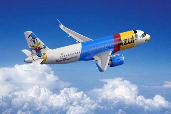 Airbus A320 do Pato Donald pousa no aeroporto de Cascavel