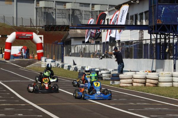 Caio Zorzetto defende a liderança da Cadete no Metropolitano de Cascavel