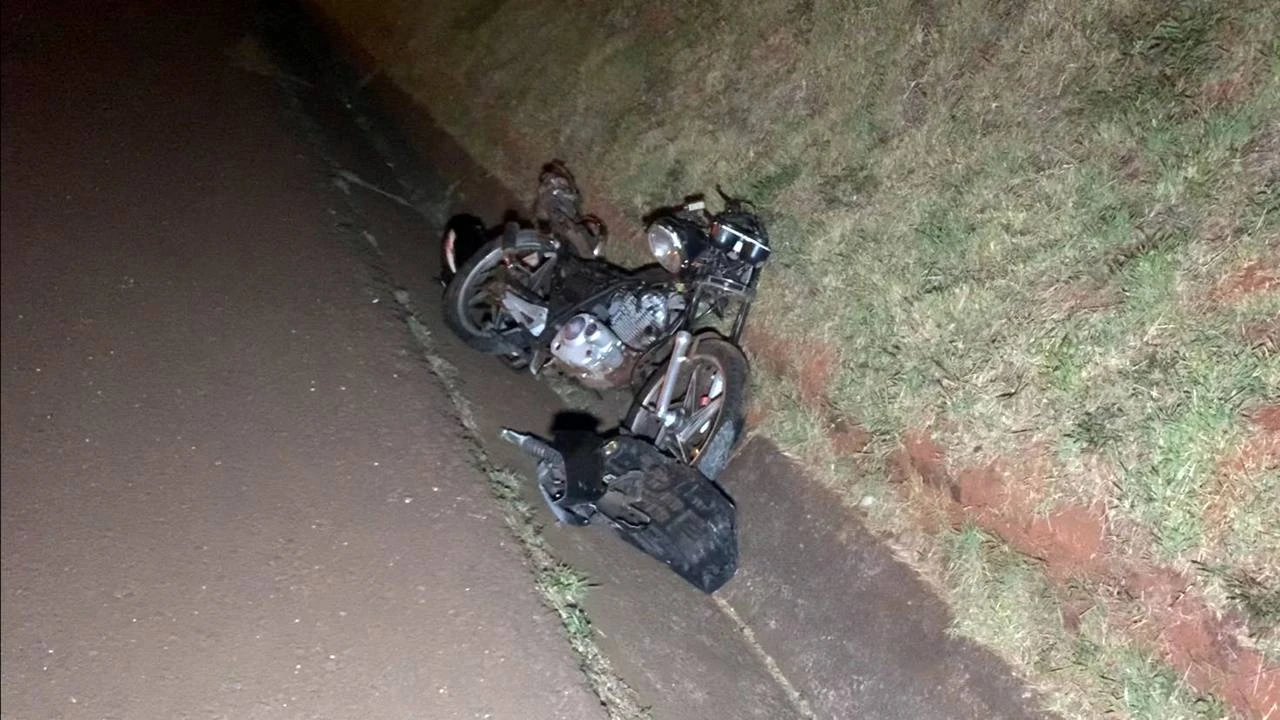 Foto relacionada a notícia: Motociclista morre após ser arremessada em pista contrária em colisão traseira na PRc-467