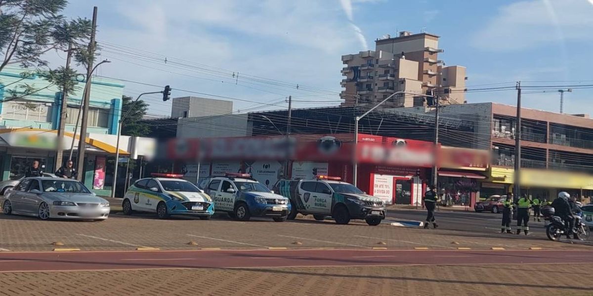 Após reclamações de manobras perigosas e alta velocidade na Av. Brasil, 15 veículos são recolhidos