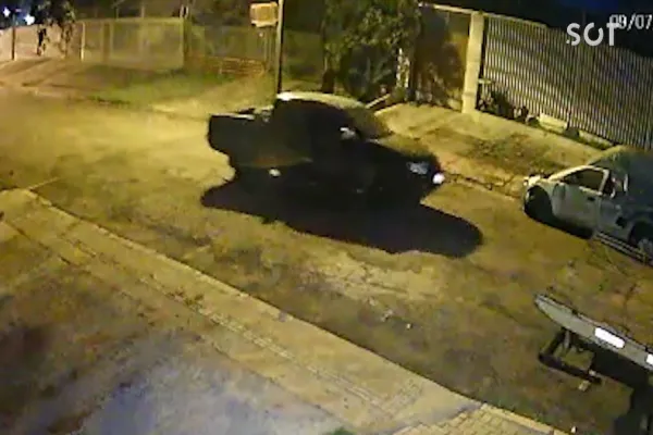 Foto relacionada a notícia: Caminhonete L200 Triton é furtada no Bairro Universitário em Cascavel