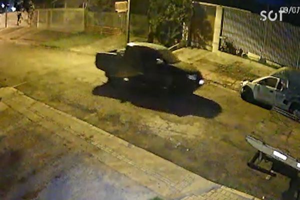 Imagem referente a notícia: Caminhonete L200 Triton é furtada no Bairro Universitário em Cascavel
