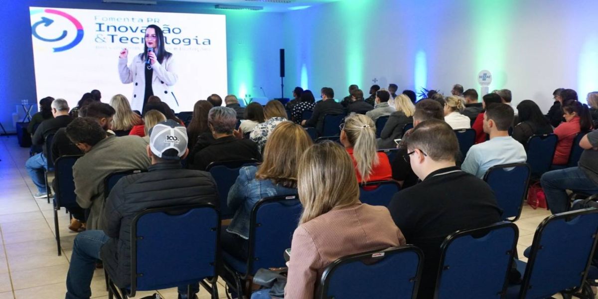 Compradores e fornecedores se reúnem em encontro sobre compras públicas no oeste do Paraná