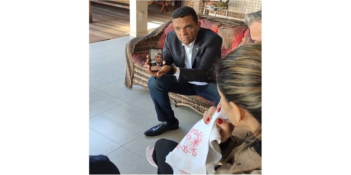 Bolsonaro liga para família de petista morto em Foz do Iguaçu; veja vídeo