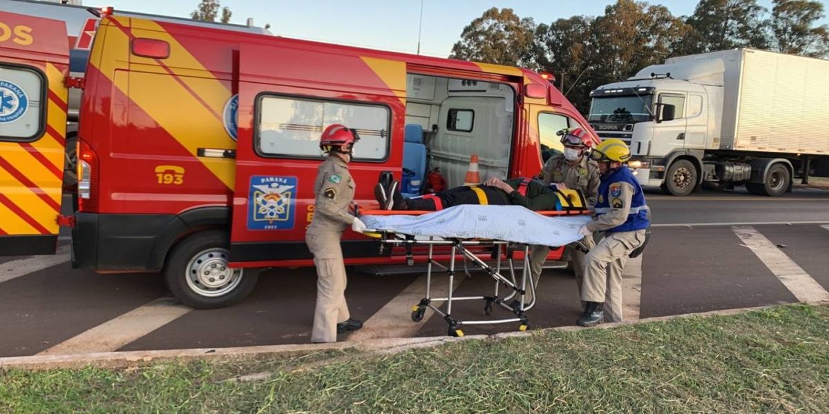 Mulher sofre áugia em tórax após forte colisão de trânsito na BR-277 no Trevo da Portal em Cascavel