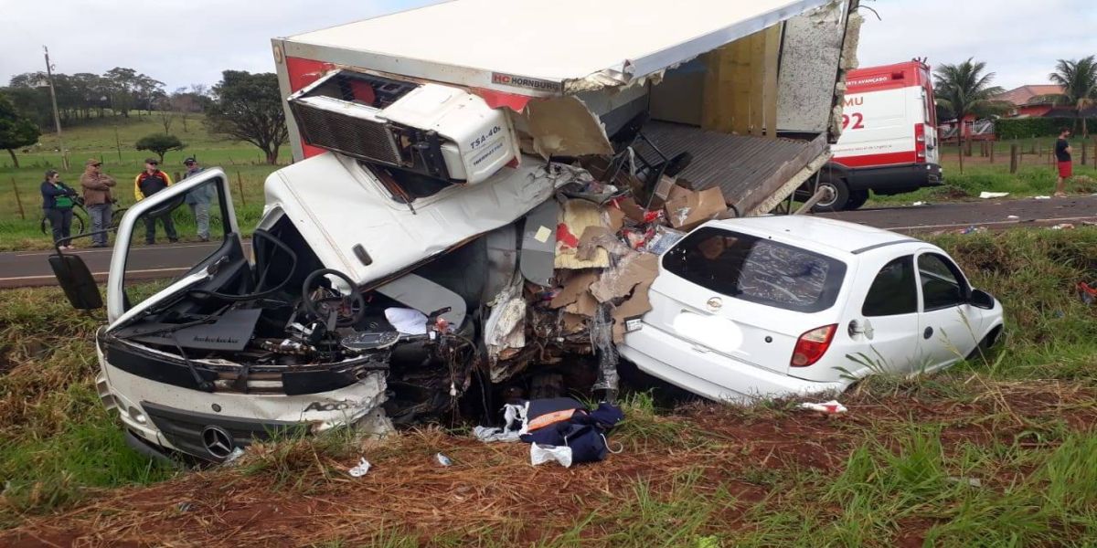Grave acidente envolvendo três veículos resulta em uma morte e dois feridos em Santa Helena