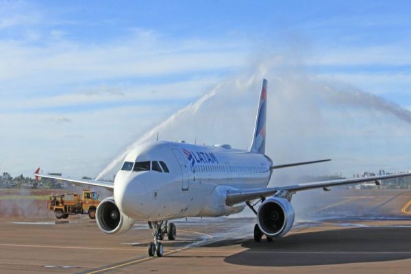 Imagem referente a notícia: Cascavel avança e mais uma companhia área começa a operar no aeroporto regional