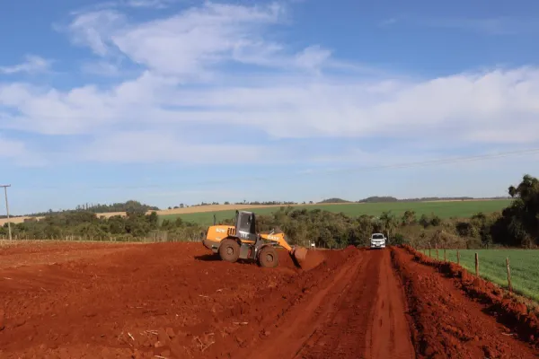 Foto relacionada a notícia: Serranópolis do Iguaçu mantém obras de conservação em estradas rurais