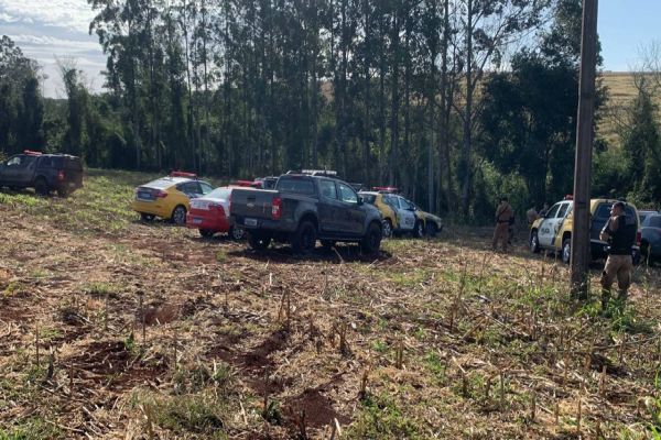 Imagem referente a notícia: Assaltante de banco é morto em confronto com a PM e outro é detido pela PRF, em Iracema do Oeste