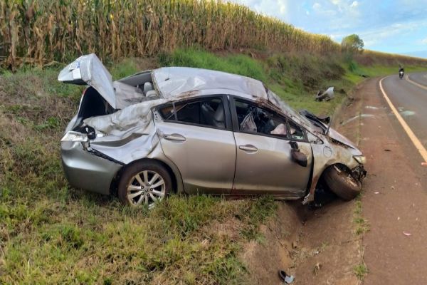 Após capotar veículo, Motorista abandona carro furtado na PR-486 entre Espigão Azul e Jotaesse
