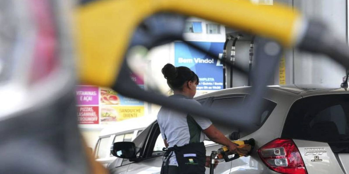 Petrobras reduz preço da gasolina em R$ 0,20 para distribuidoras
