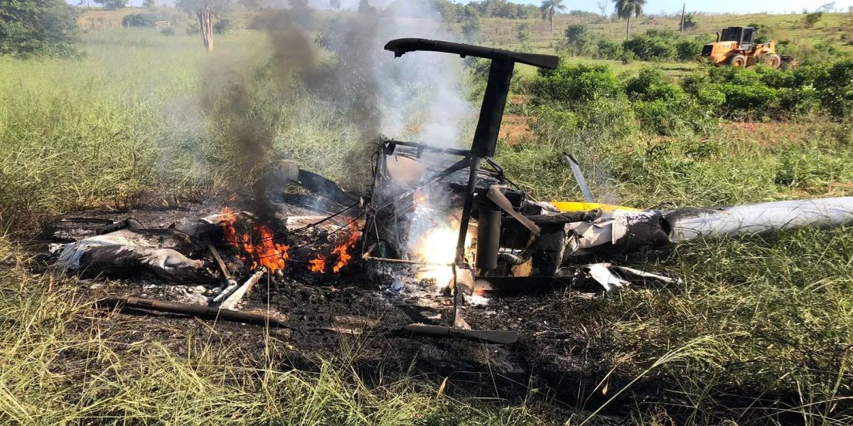 Homem morre carbonizado após queda de helicóptero no noroeste do Paraná
