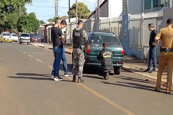 Imagem referente a notícia: Criminosos fazem família de refém e morrem em confronto com a PM em Foz do Iguaçu