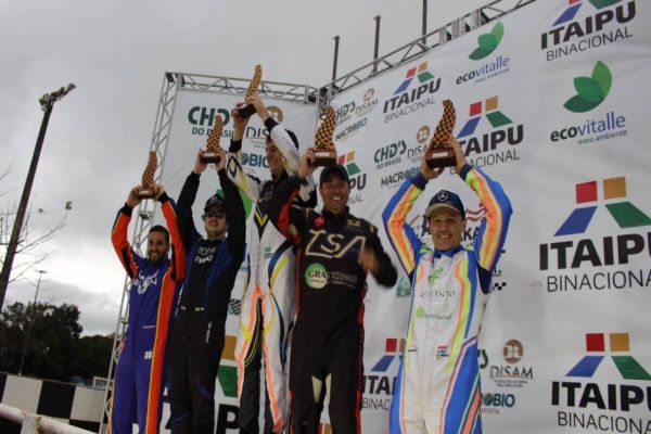 Citadino de Kart de Foz do Iguaçu tem prova agitada como Open do Paranaense