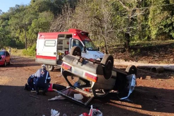 Capotamento é registrado na PR-471 próximo à Vila Santa Cruz em Catanduvas