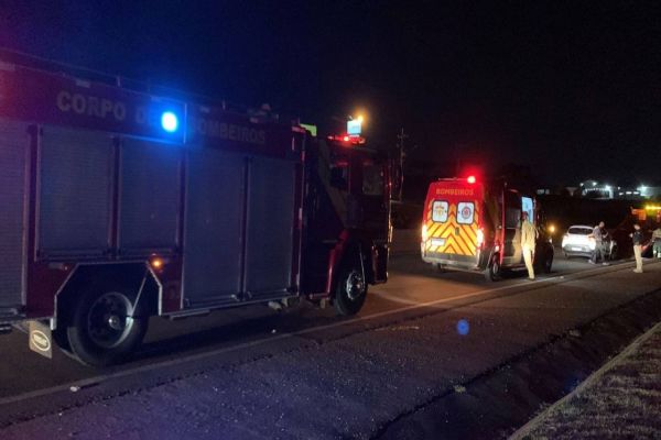 Imagem referente a notícia: Engavetamento envolvendo três veículos é registrado na BR-277, em Cascavel