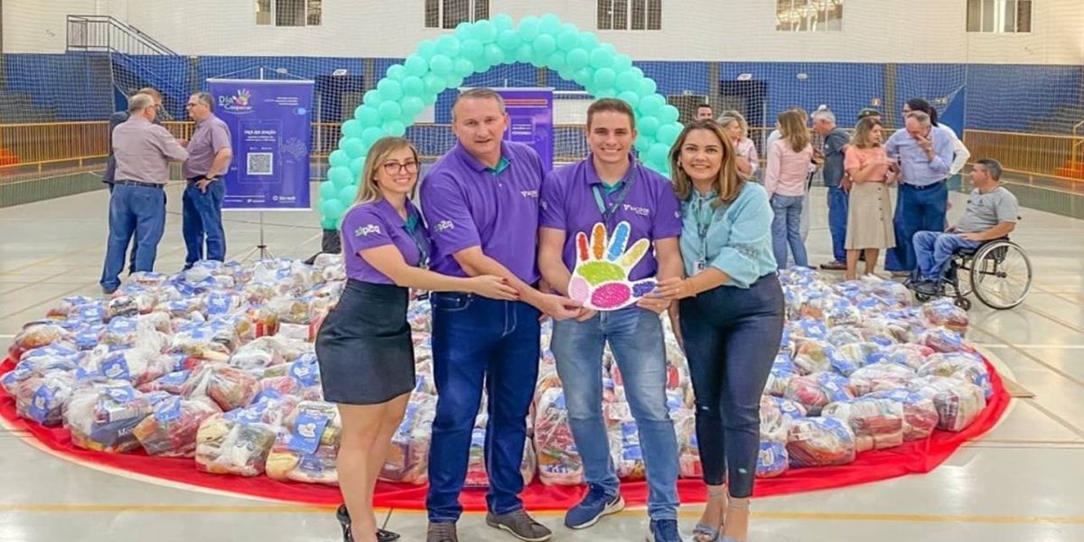 Sicoob Três Fronteiras e cooperativas doam mais de 300 cestas básicas em Medianeira