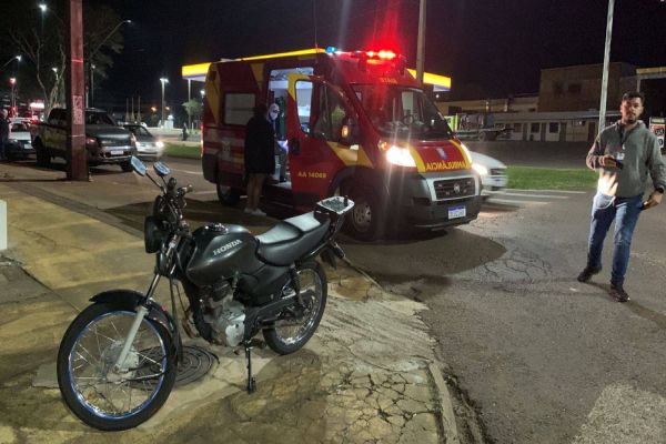 Imagem referente a notícia: Motociclista de 19 anos fica ferido após colisão na Avenida Rocha Pombo em Cascavel