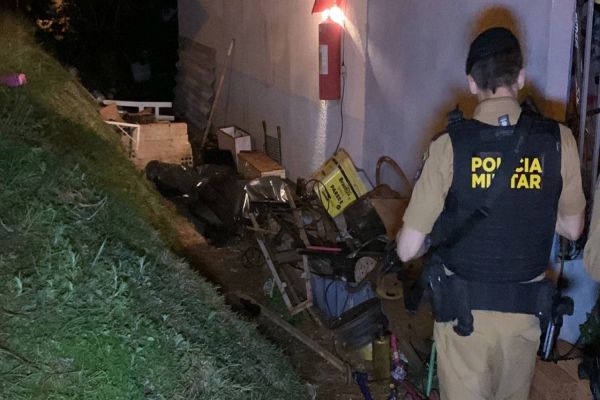 Imagem referente a notícia: Homem morre após ser baleado na cabeça no Jardim Riviera, em Cascavel