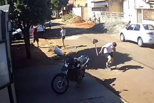 Homem tenta matar vizinho a tiros por causa de árvore e sujeira em calçada; Veja o video