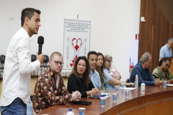 Encontro debate políticas públicas para pessoas idosas
