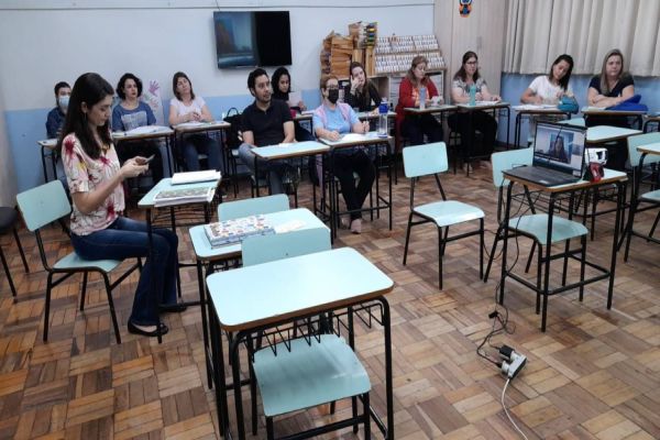 Currículo é foco da formação dos professores antes do retorno dos alunos