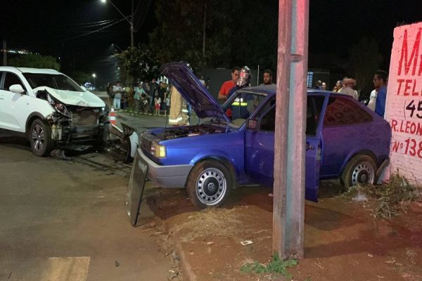 Imagem referente a notícia: Passageira de Gol fica ferida em colisão de trânsito no Loteamento Gralha Azul