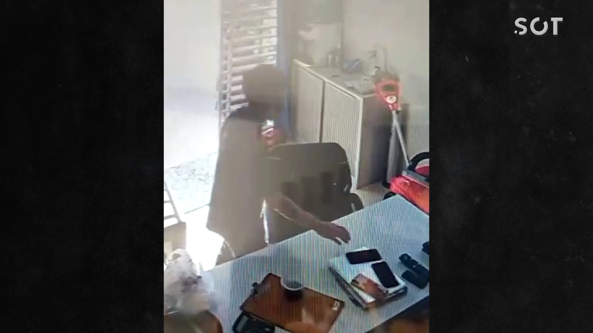 Foto relacionada a notícia: Moradora de rua é flagrada furtado dois celulares no Bairro Alto Alegre em Cascavel