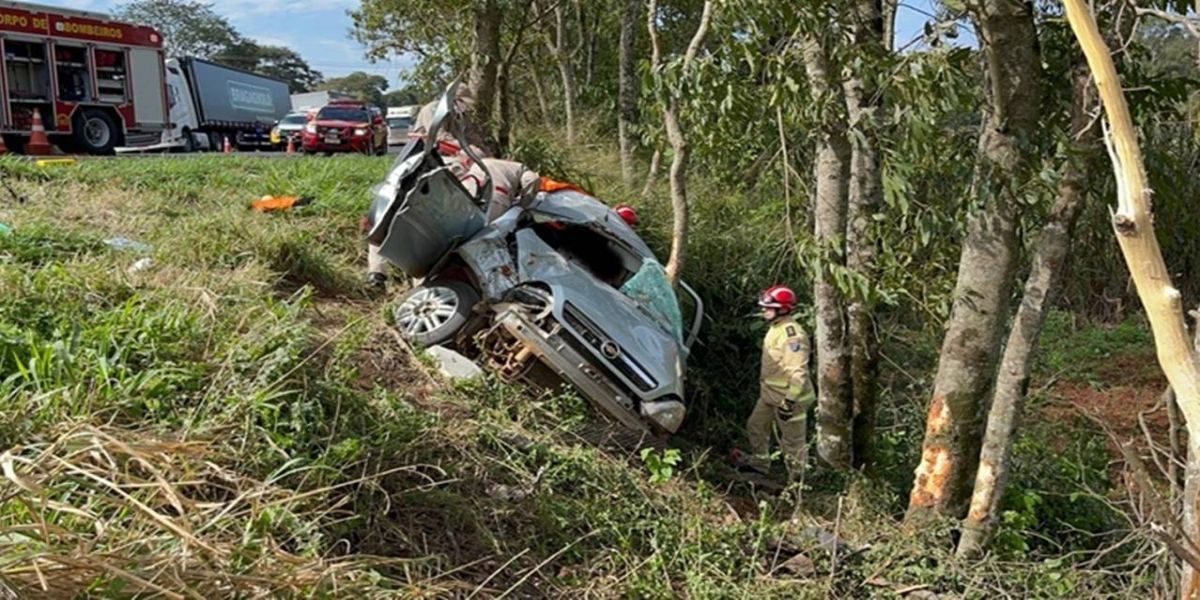 Casal fica em estado grave em acidente na PR-483; Uma das vitimas teve o braço parcialmente amputado