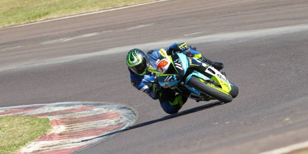 Fim de semana com muita motovelocidade em Cascavel