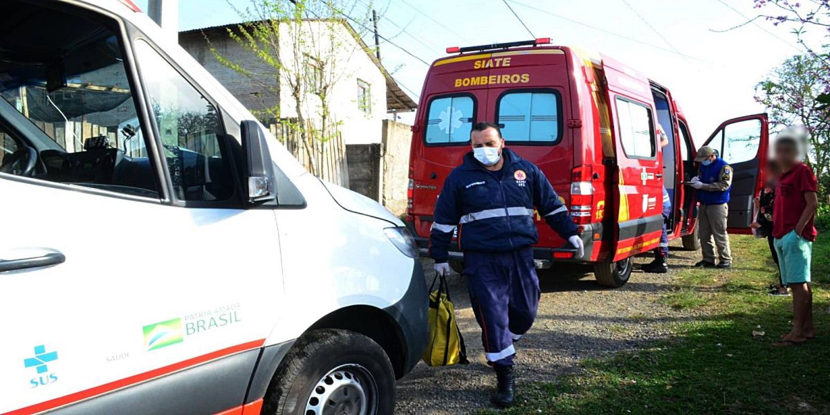 Criança fica em estado grave após levar choque soltando pipa no Paraná