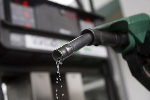 Imagem referente à notícia: Gasolina terá mais etanol a partir de agosto, mas desconto será de apenas R$ 0,03 por litro