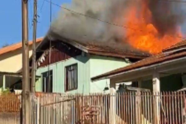 Filho é preso em Toledo depois de brigar com a mãe e atear fogo na residência em que moravam