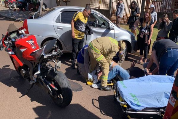 Imagem referente a notícia: Motociclista sofre fratura em quadril após forte colisão no Bairro Brasília