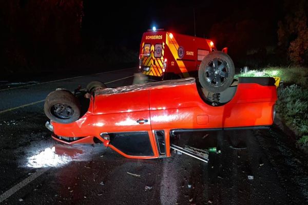 Homem fica ferido em capotamento na PR-180, em Marmeleiro