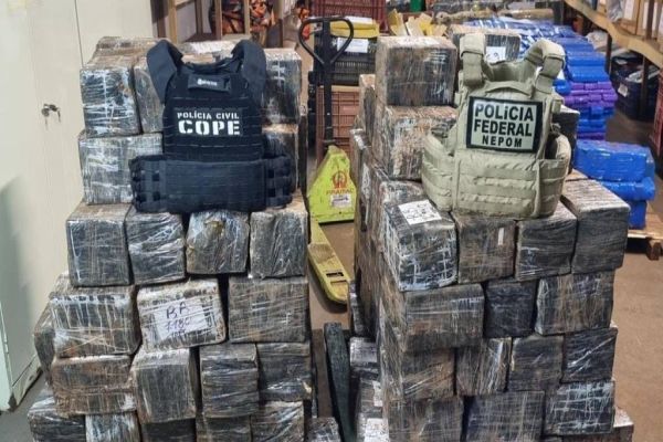 PF E COPE apreendem veículos e 1,5 Tonelada de Maconha no Lago de Itaipu